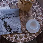 Eliza Apartahotel