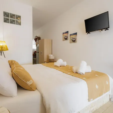 Eliza מלון דירות