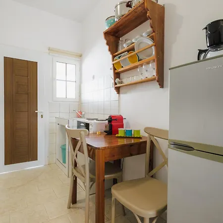 מלון דירות Eliza 2*