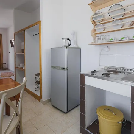 Studios Eliza Lägenhetshotell 2*